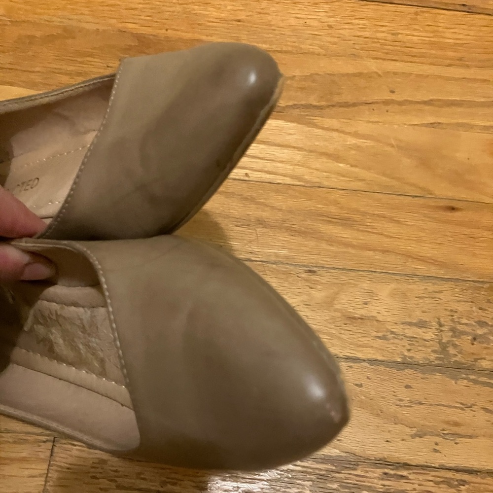 Restricted Grey Almond Toe Low Wedge Wide Ankle Strap Side Buckle sz 7.5 Demure - Picture 6 of 9